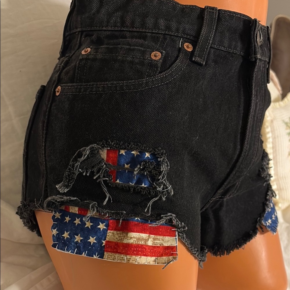 Vintage LEVIS Black Distressed Denim Shorts S/M USA AMERICAN FLAG